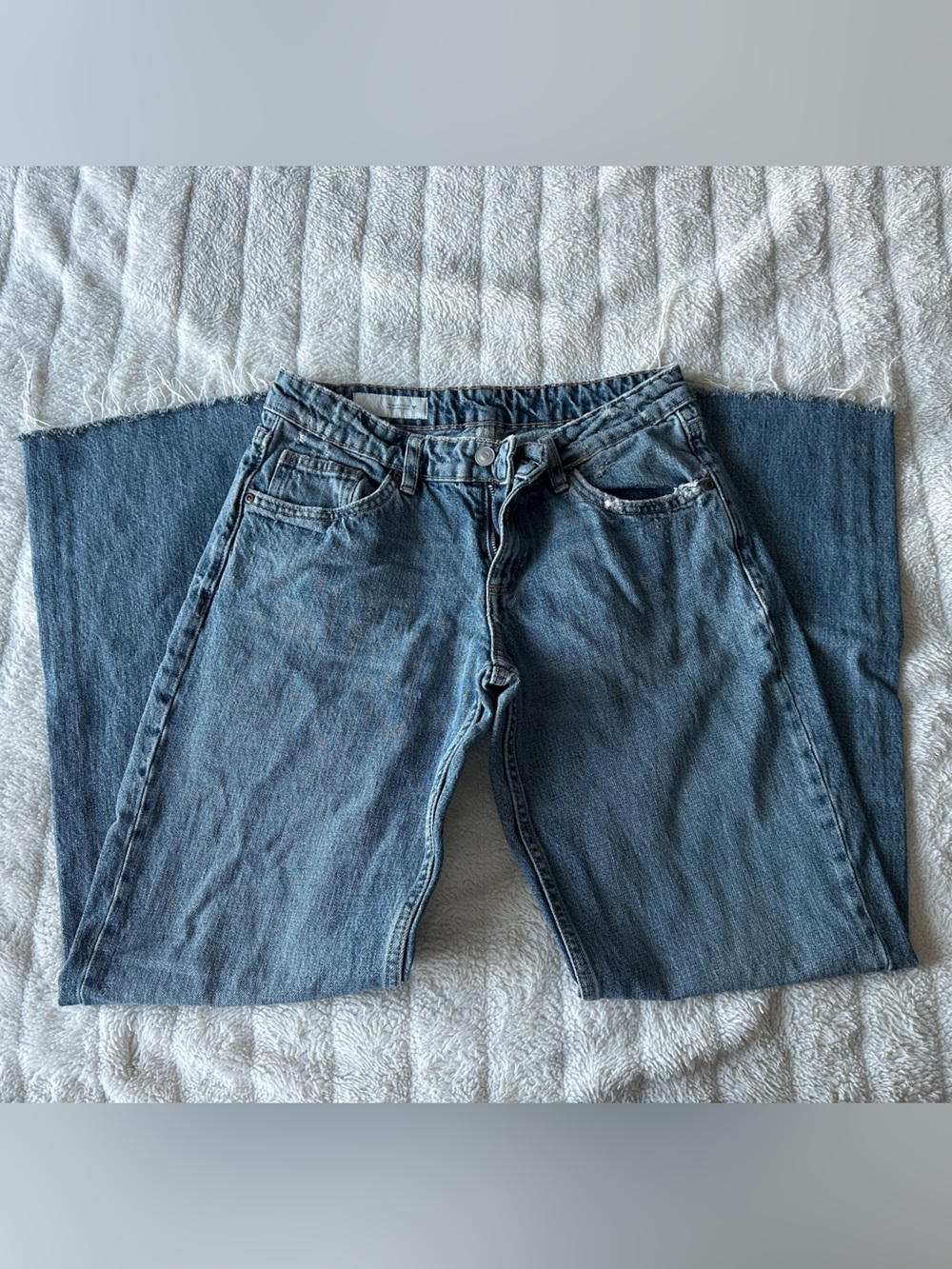 Zara Low-Rise Medium Wash Straight Leg Jeans Size 4